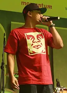 Altimet wearing a red T-shirt and black cap, and performing at the 2011 Aloud Asia concert