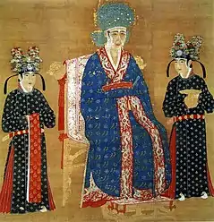 Maids of a Song dynasty empress wearing yuanlingpao