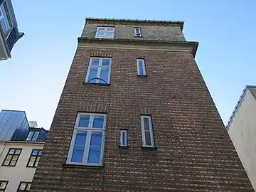 Gable of the side wing