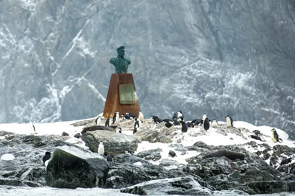 Bust of Captain Luis Pardo Villalón