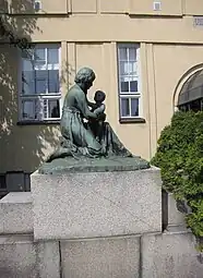 La joie de la Maternitéde Harald Sörensen-Ringi, Villa Ensi.