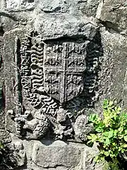 Blason d'Anne de Montmorency, connétable de France, en bas du Pont, rue du Pont.