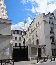 École La Providence-Passy au no 52.