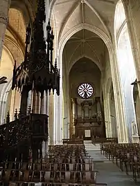 La chaire et l'orgue.
