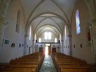 Nef en direction du porche.