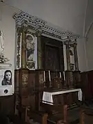 ... et un autel secondaire.