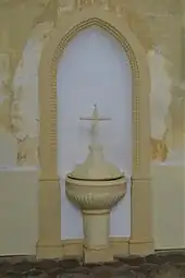 Les fonts baptismaux.