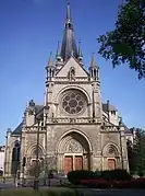 Le portail principal.