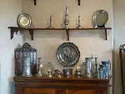 Étains :bougeoirs et pichets