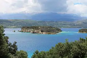 Vue de l'Île de Souda avec les ruines de l'ancienne forteresse vénitienne (XVIIIe&nbsp;siècle).