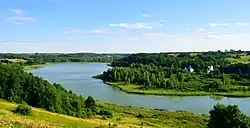 Lac Malskoïe et monastère de Maly
