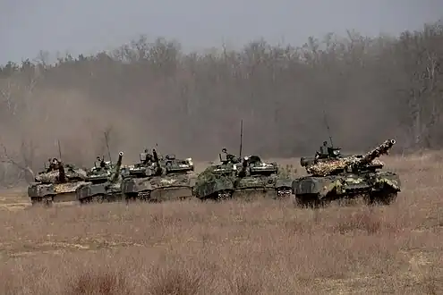 Quelques T-80 de la brigade