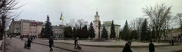 sur la place classée n° 46-109-0009.