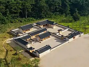 Un jaesil pour Sejong le Grand de la période Joseon, à 영릉 (조선 세종)&nbsp;(ko). Il a été construit en 1469, détruit sous les japonais, reconstruit en 1970. Septembre 2020.