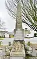 Le monument aux morts de Cléguer : vue d'ensemble.