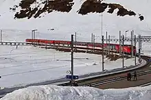 Train en gare de l'Oberalppass.