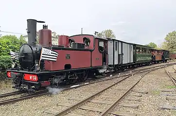 La 030T no&nbsp;36 devant le fourgon no&nbsp;D370 au MTVS.