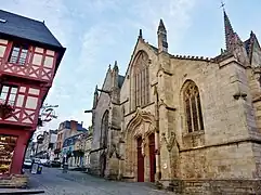 Basilique Notre-Dame du Roncier : façade ouest.