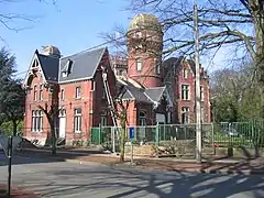 Conciergerie à l'avant-plan