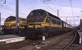 La 6263 porte la livrée vert "1970" originelle sur laquelle la fine ligne médiane s’interrompt sur les faces avant.