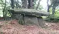 Dolmen situé à environ 500&nbsp;mètres à l'est de la chapelle de Kérinec.