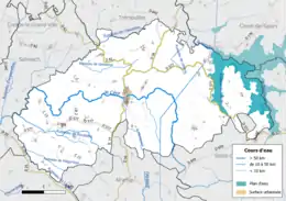 Carte en couleur présentant le réseau hydrographique de la commune