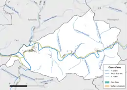 Carte en couleur présentant le réseau hydrographique de la commune