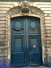 Porche d'entrée de l'hôtel particulier du no&nbsp;13
