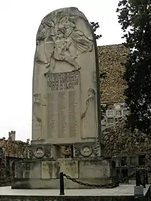 Monument aux morts pour la France, œuvre de Gustave Violet.