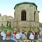 Couverture provisoire financée en 2017 grâce aux nombreux dons privés et publics.