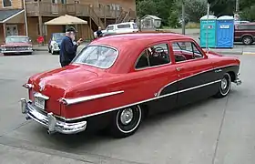 Arrière d'une Crestliner 1951 (sans toit en vinyle).