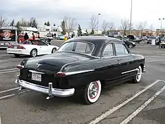 Coupé club Custom Deluxe.