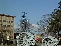 Le chevalement de la mine Théodore.