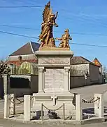 Le monument aux morts.