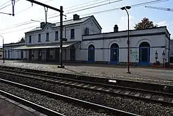 Vue du quai avec la marquise restaurée.