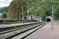 Les quais et, en arrière-plan, le tunnel.