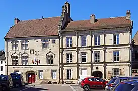 Maison du Bailli (XVe&nbsp;siècle) et hôtel Pusel (XVIe&nbsp;siècle).