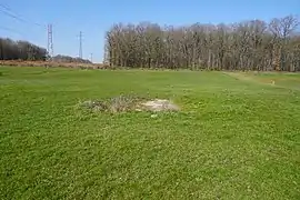 Le puits Lazare obstrué par une dalle en béton.