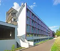 Façade arrière du bâtiment principal.