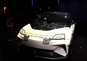 Photographie d'une voiture blanche.