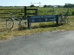 Pancarte entre le Pont Transbordeur et la Corderie Royale.