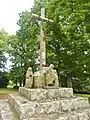Le calvaire près de la chapelle (vue d'ensemble).