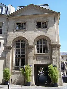 No&nbsp;277 : siège de la « Paris American Academy ».