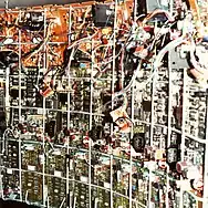 Pièces électroniques attachées au Tacon.