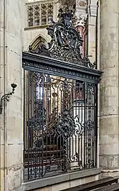Grilles de la clôture du chœur de cathédrale Saint-Étienne.