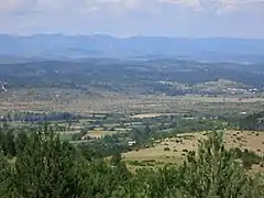 Vue générale sur le village de La Vacquerie-et-Saint-Martin-de-Castries.