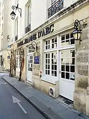 No&nbsp;3 : hôtel de tourisme.