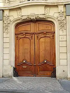 Entrée du no&nbsp;42.