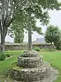 Le calvaire du placître de l'église paroissiale Saint-Ergat (XVe&nbsp;siècle-XVIe&nbsp;siècle).