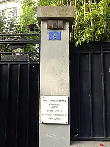 Au no&nbsp;4 vécut l'acteur Jean-Pierre Aumont.